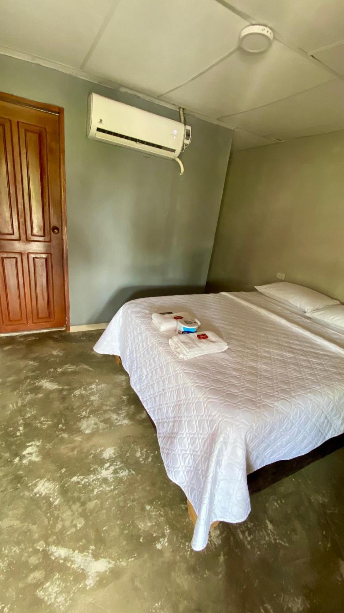 Hostal Castillo Del Mar Camarones エクステリア 写真