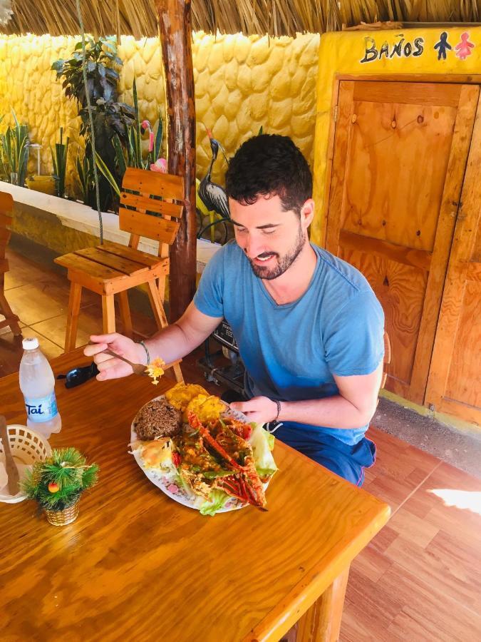 Hostal Castillo Del Mar Camarones エクステリア 写真